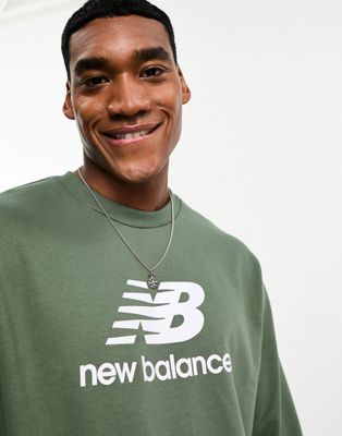 New Balance Essentials Stacked Logo Fleece Crew in green