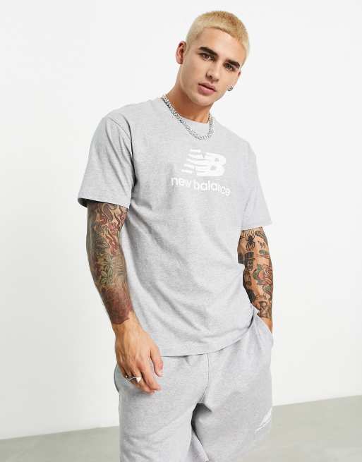 New Balance - Essentials - T-shirt met gestapeld logo in grijs