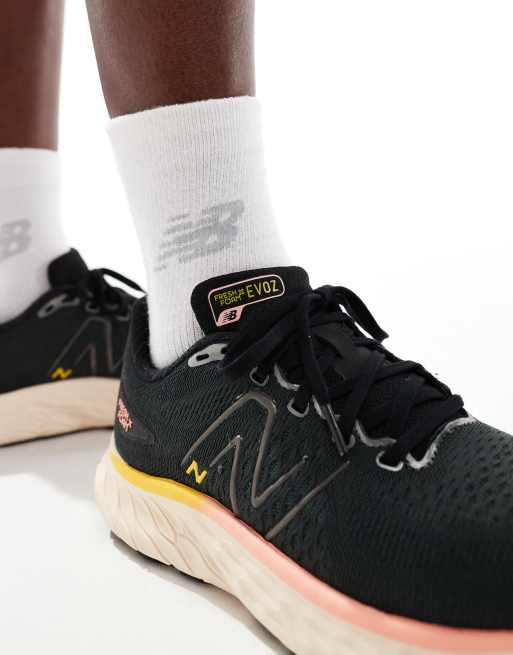 New Balance Evoz Baskets de course Noir et rose ASOS