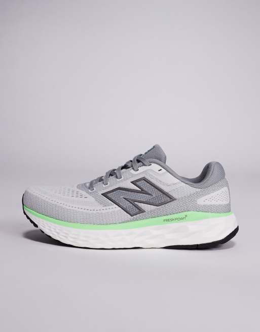New Balance – Evoz – Laufsneaker in Grau und Grün, 2 von 5