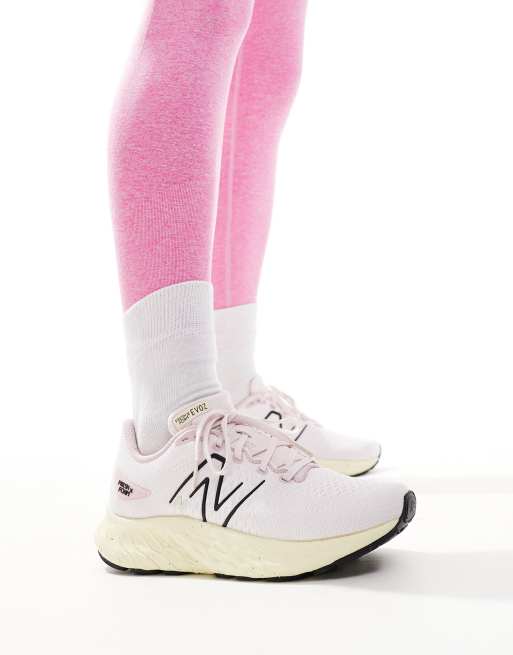 New Balance - Evoz - Sneakers da corsa rosa chiaro, 4 di 5