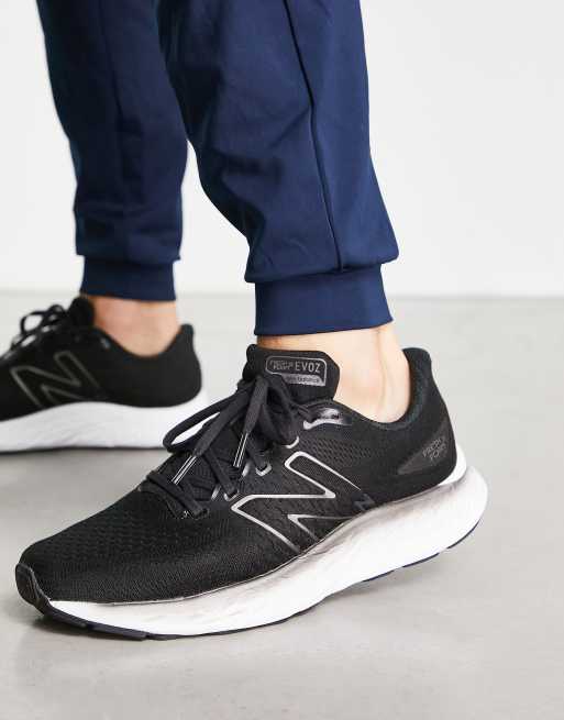 New Balance - Evoz - Sorte og hvide løbesko