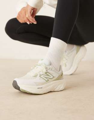New Balance – FFTRN – Sneaker in Wollweiß und Olivgrün