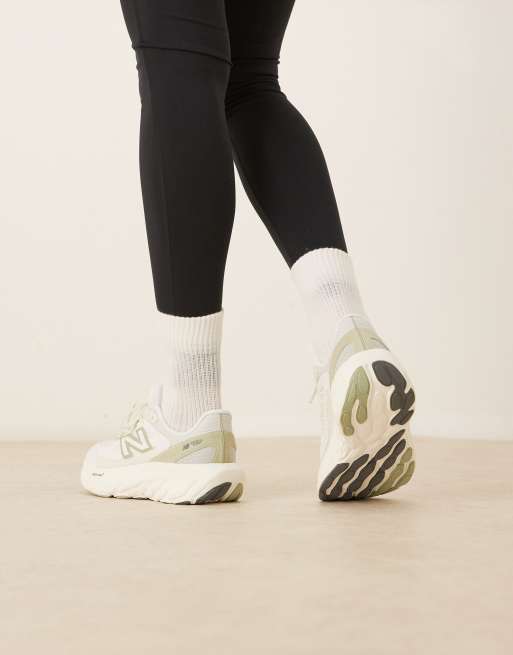 New Balance - FFTRN - Uniseks sneakers in wit en olijfgroen, 4 van 5
