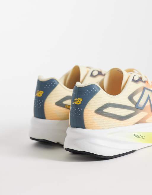 New Balance Flite-R löparskor i orange och vitt, 2 av 5