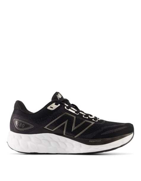 New Balance Fresh Foam 680 v8 running trainers in black - view 1