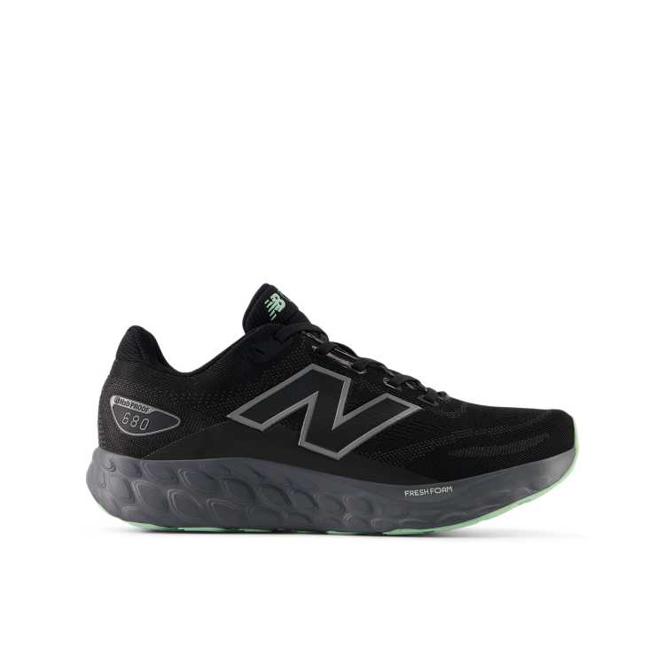 New Balance Fresh Foam 680 V8 Sneakers impermeabili nere ASOS