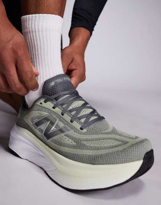 New Balance Fresh Foam More Running trainers in green, 3 of 5