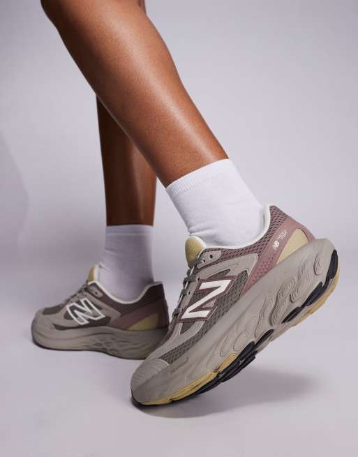 New Balance – Fresh Foam Unisex – Sneaker in Braun und Burgunderrot, 4 von 5