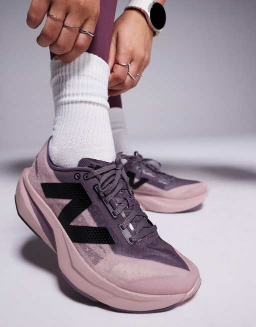 New Balance – Fuel Cell Rebel V4 – Lauf-Sneaker in Lila