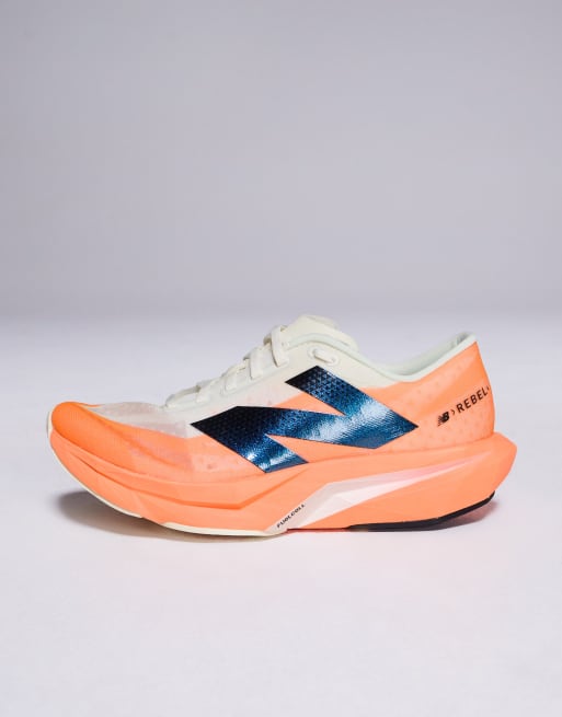 New Balance – Fuel Cell Rebel V4 – Lauf-Sneaker in Orange