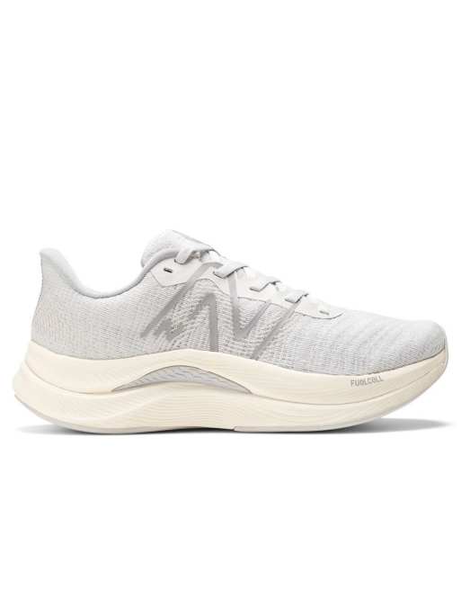 New Balance Fuelcell propel v4 trainers in grey