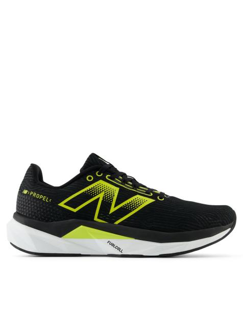 New Balance Fuelcell propel v5 trainers in black - view 1
