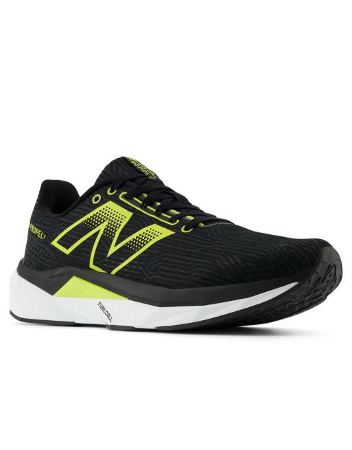 New Balance Fuelcell propel v5 trainers in black, 2 of 4
