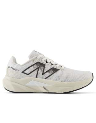 New Balance Fuelcell propel v5 trainers in white - view 1