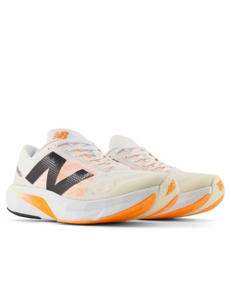 New Balance – Fuelcell Rebel V4 – Laufsneaker in Weiß - view 1