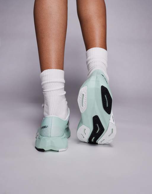New Balance - Fuelcell Rebel v4 - Sneakers da corsa da donna bianche e verdi, 4 di 5