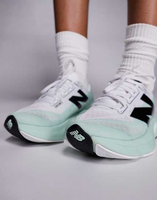 New Balance - Fuelcell Rebel v4 - Sneakers da corsa da donna bianche e verdi, 5 di 5