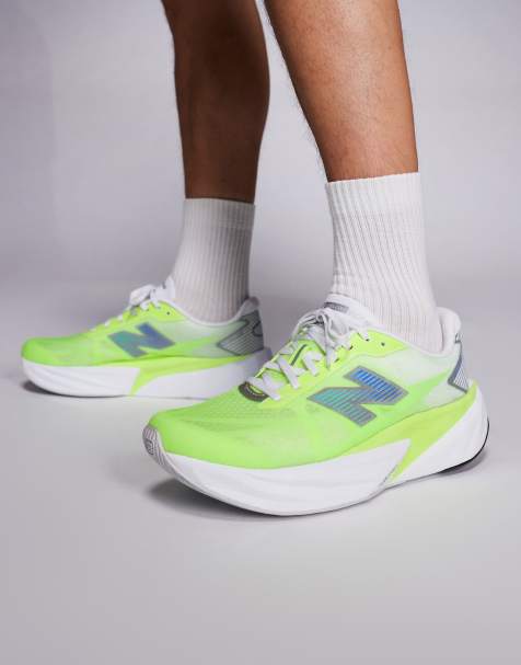 New Balance – FuelCell Rebel V5 – Laufschuhe für Herren in Neongelb - view 1