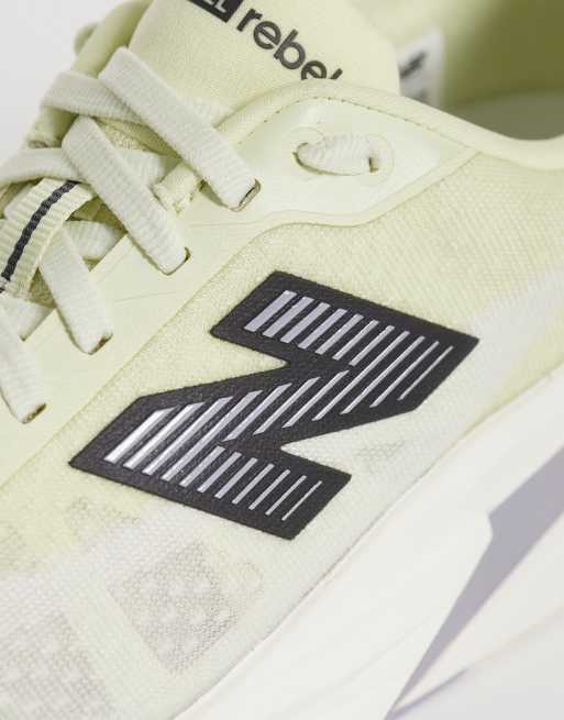 New Balance - FuelCell Rebel v5 - Neongule løbesneakers til kvinder, 4 af 5