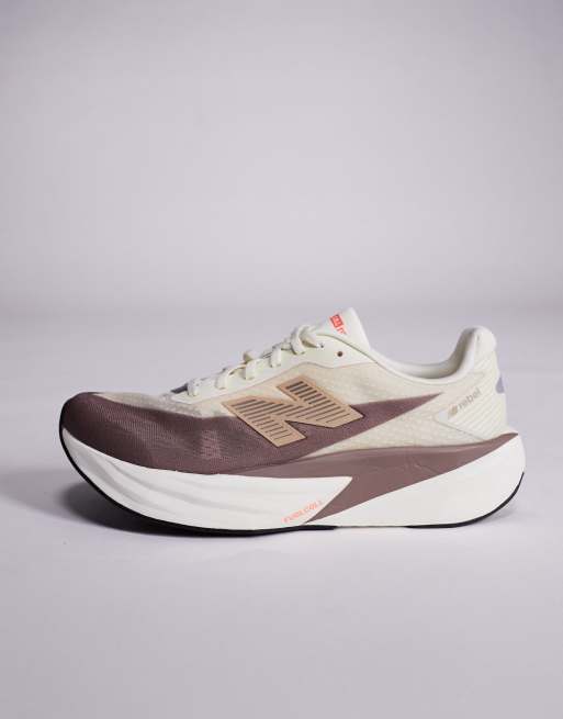 New Balance - Fuelcell Rebel v5 - Scarpe da corsa da uomo marroni e beige, 2 di 5