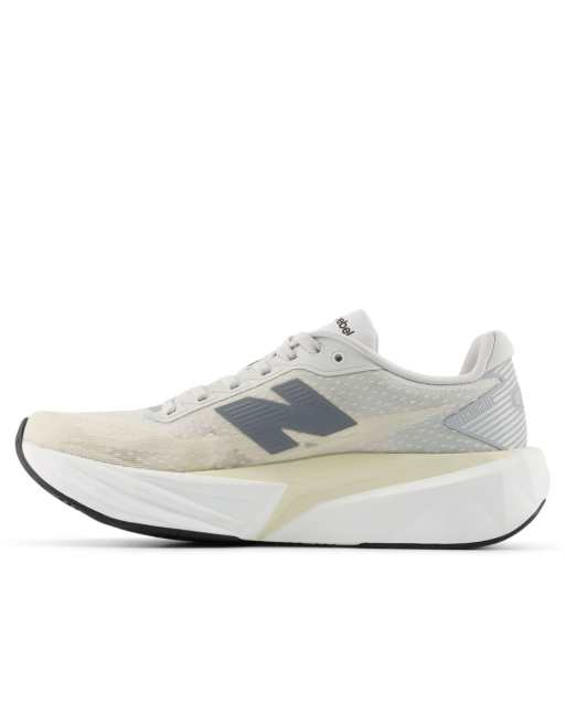 New Balance – FuelCell Rebel V5 – Sneaker in Beige