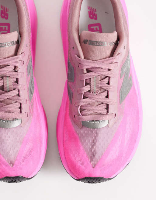 New Balance - Fuelcell Rebel v5 - Sneakers da corsa da donna rosa fluo, 2 di 5