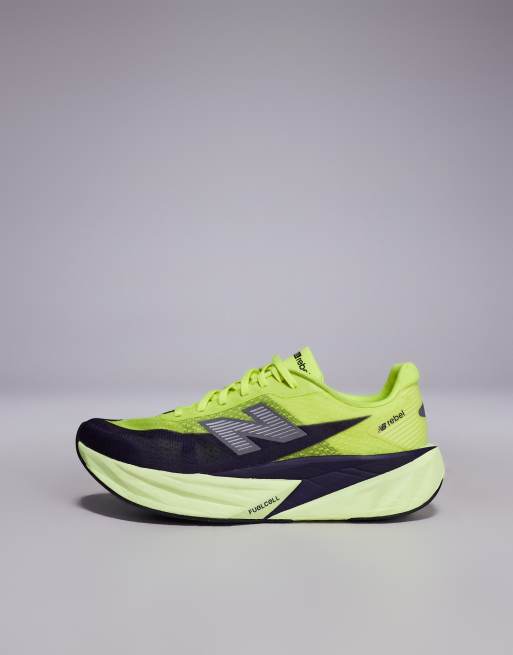 New Balance - Fuelcell Rebel v5 - Sneakers da corsa da uomo verde fluo e nere, 2 di 5