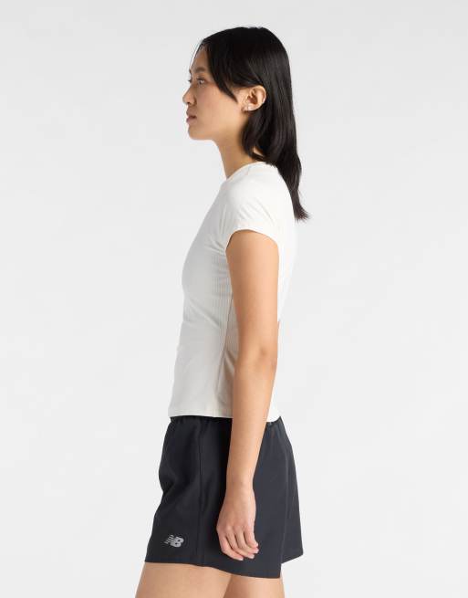 New Balance - Geribbeld aansluitend T-shirt in wit, 2 van 4