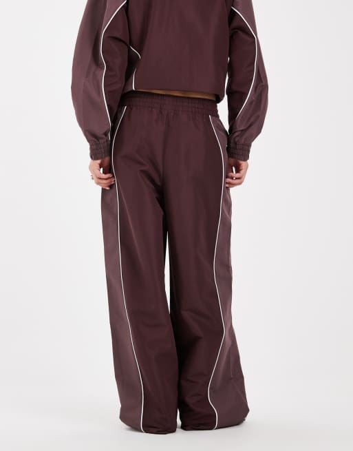 New Balance geweven trackpant in bruin, 5 van 5