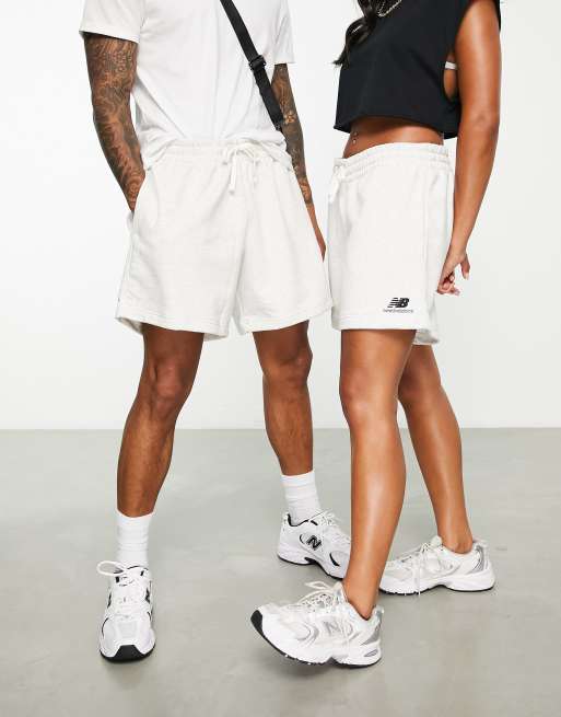 New Balance – Grå shorts med logga i unisex-modell