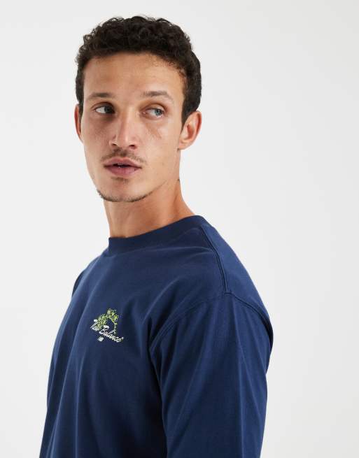 New Balance grab a bite Tokyo grafisk t-shirt i marinblått, 3 av 5