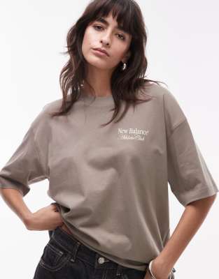 New Balance graphic oversized t-shirt in grey φωτογραφία