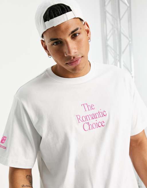 New Balance - Hvid T-shirt med lyserød 'Romantic Choice'-print - Kun hos ASOS