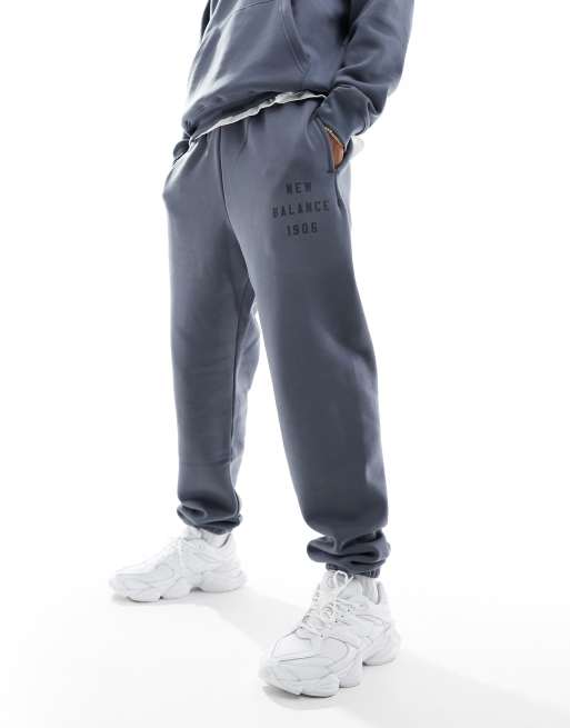 New Balance - Iconic - Pantalon de jogging style universitaire en molleton - Anthracite