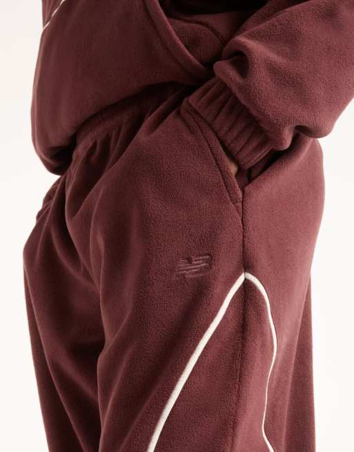 New Balance jogger de forro polar Trackside en 'cherry leather', 2 de 4