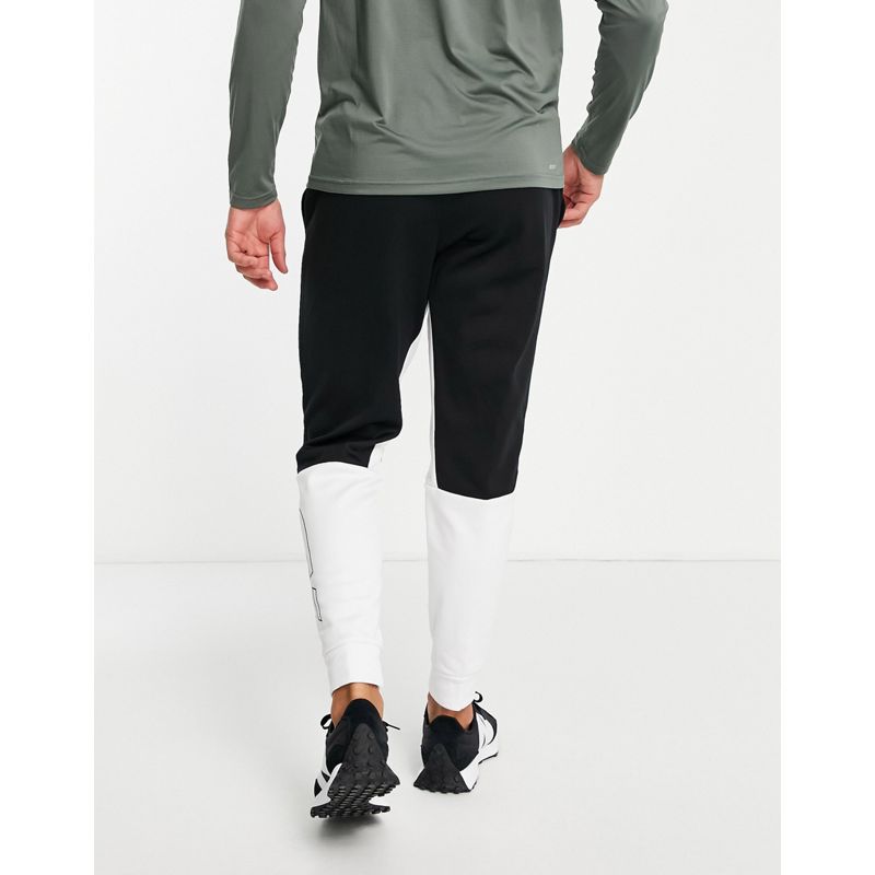 QzyYR Pantaloni e leggings New Balance - Joggers colorblock neri e bianchi