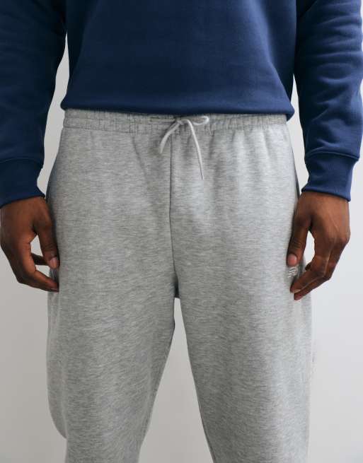 New Balance - joggers de felpa sport essentials en gris, 3 de 5