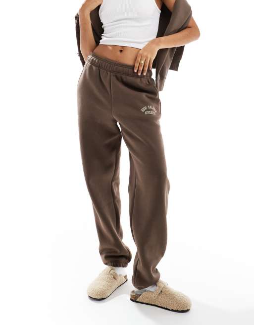 New Balance - Joggers in pile marroni con stampa, 3 di 5