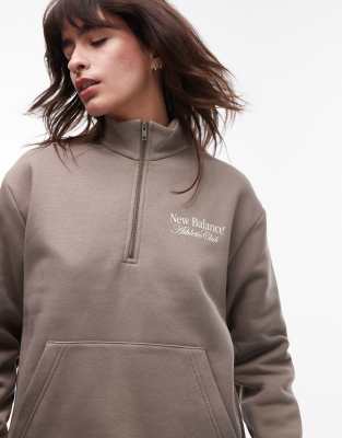 New Balance - Kapuzenpullover in Grau mit Grafik und kurzem Reißverschluss