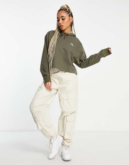New Balance – Kurz geschnittener Unisex-Kapuzenpullover in Khakigrün, 3 von 4
