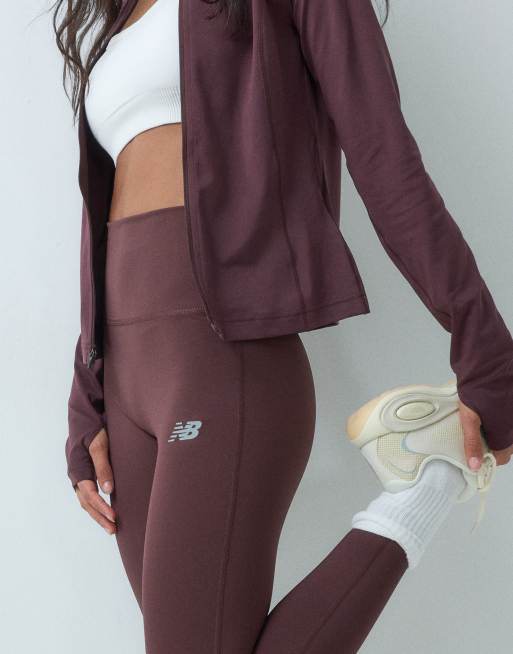 New Balance leggings essential taille haute 25 pouces en rouge cerise, 3 de 5