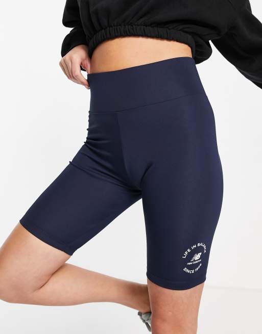 New Balance - Life in Balance - Leggingshort in marineblauw, exclusief bij ASOS