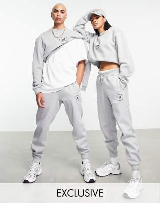 Спортивные брюки New Balance life in balance серого цвета