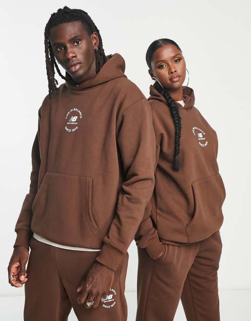 pijnlijk ONWAAR Beheren New Balance - Life in Balance - Uniseks hoodie in bruin | ASOS