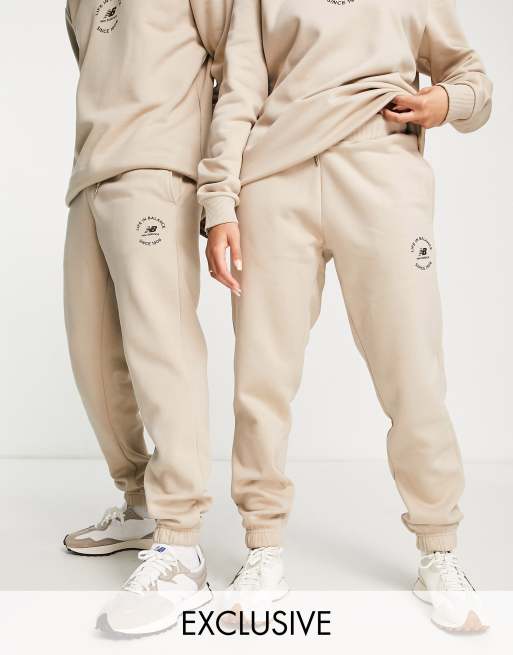 New Balance - Life In Balance - Unisex - Sandfarvede joggingbukser