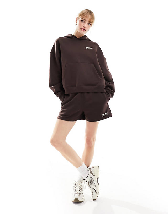 New Balance - linear heritage brushed back fleece hoodie in coffee brown