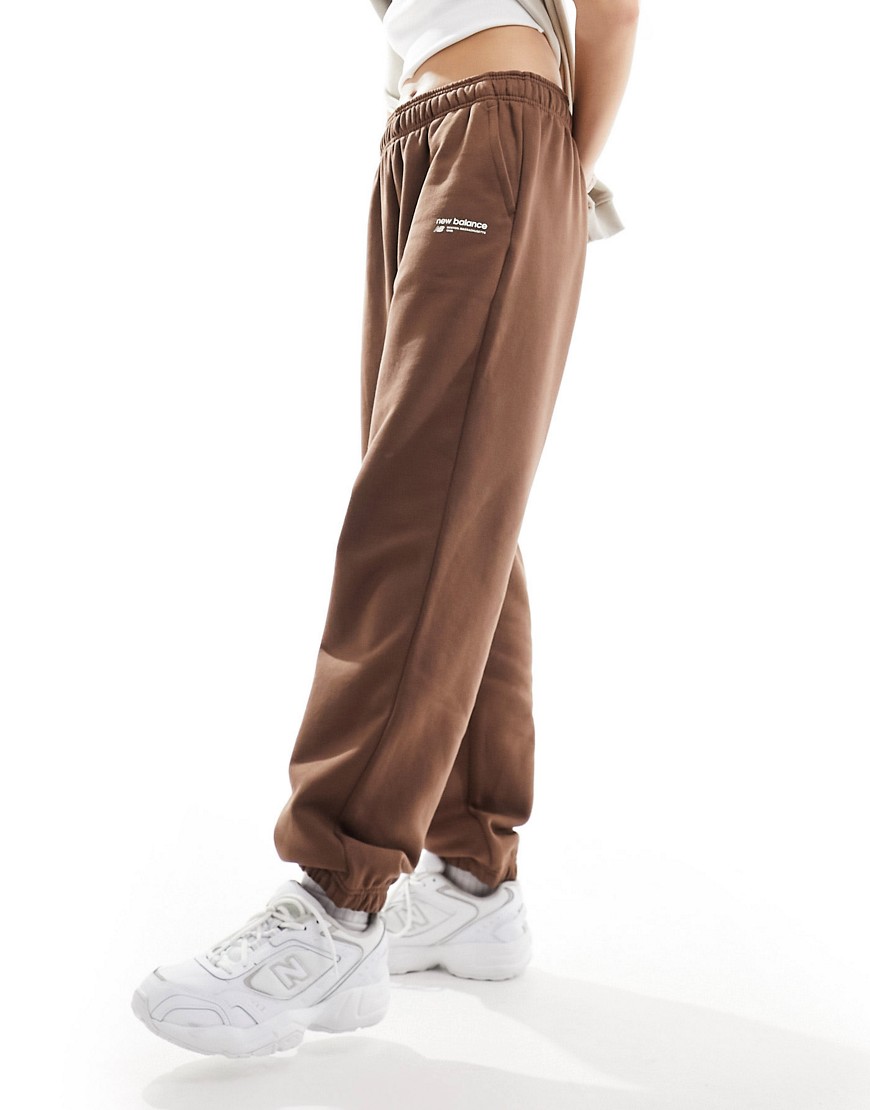 New Balance Linear heritage brushed back fleece sweatpant in brown