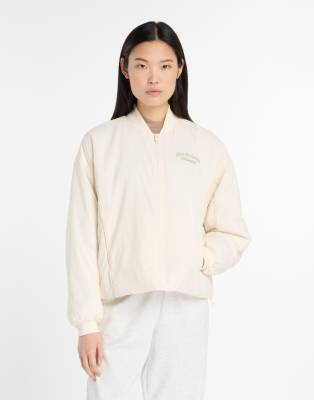 New Balance - Linear Heritage - Gewebte Bomberjacke in der Farbe Permafrost-Weiß