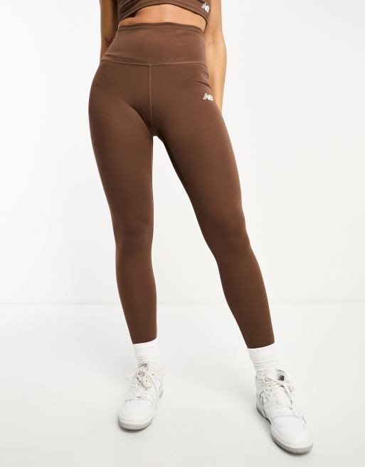 New Balance – Linear Heritage – Leggings in Dunkelbraun mit hohem